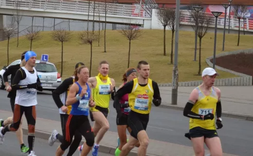 Maniacka Dziesiątka: Chłód i deszcz biegaczom niestraszny. Ponarzekali za to kierowcy [WIDEO] - 23